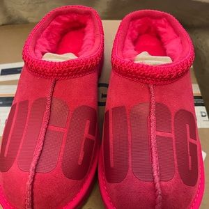 Uggs tazman big kids size 4equals a size 6 women